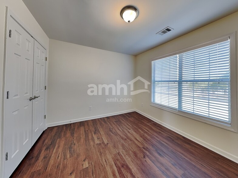 Building Photo - 10087 Harmon Springs Dr