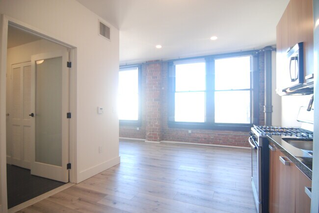 Building Photo - 460 S Spring St