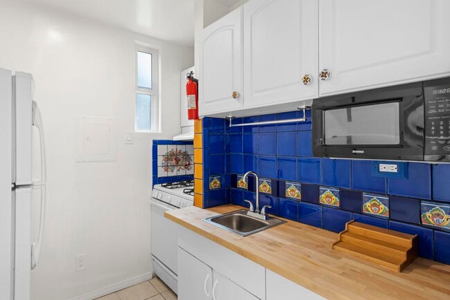 Building Photo - Cozy 2 Bed, 1 Bath Hideaway in Poway
