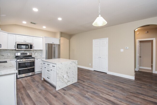 Building Photo - 20922 Barbons Heath Ct