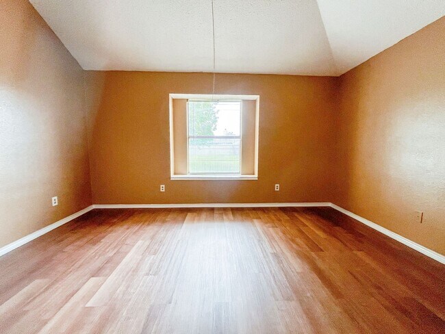 Building Photo - 3406 Bamboo Ln