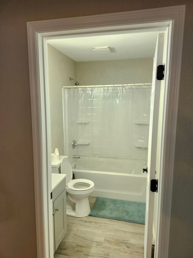 Building Photo - Remodeled FAMCEE Home