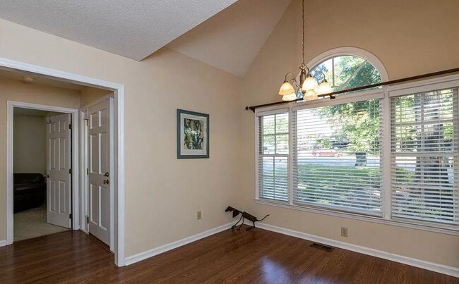Building Photo - 4512 Emmit Dr