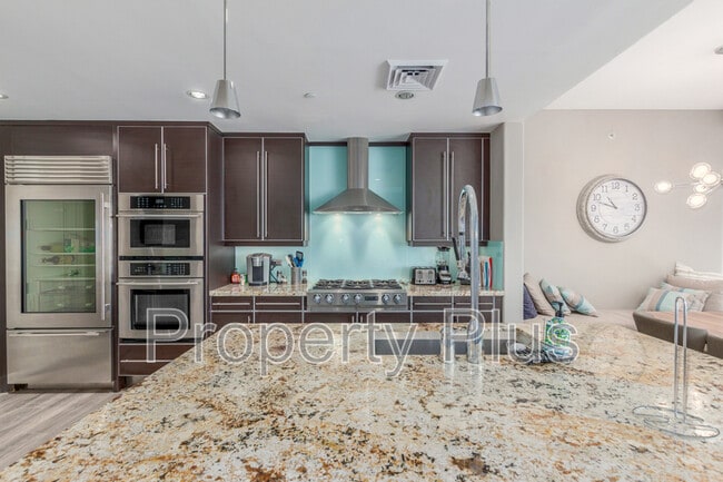 Building Photo - 140 E Rio Salado Pky
