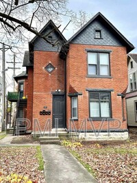 Building Photo - 217 W Hubbard Ave