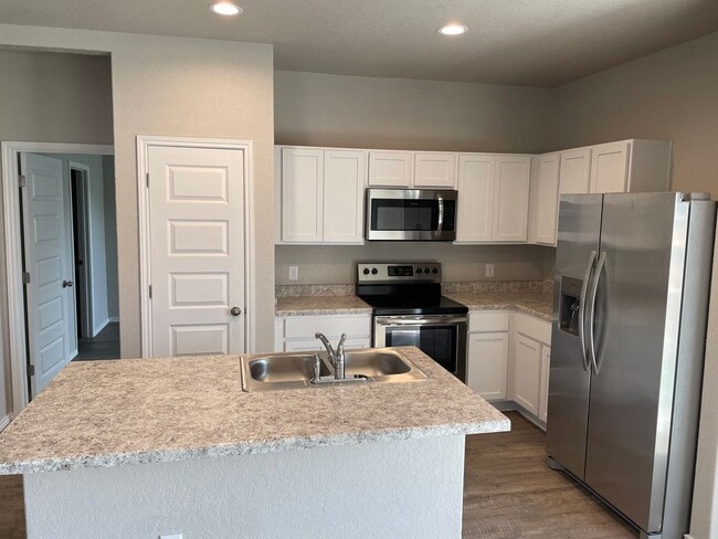 Building Photo - Three Bedroom | Two Bath Home in Scott's Hollow