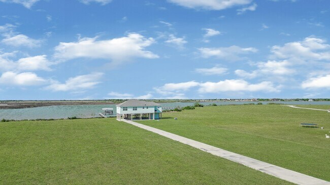 Building Photo - 747 Waypoint Dr