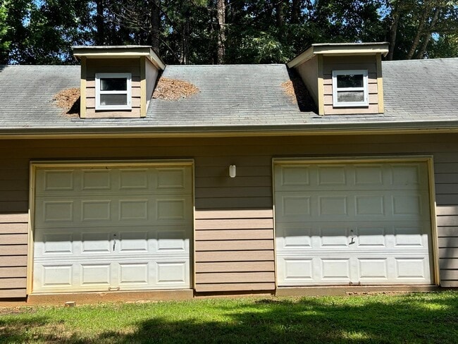 Building Photo - 4262 Apache Dr SE