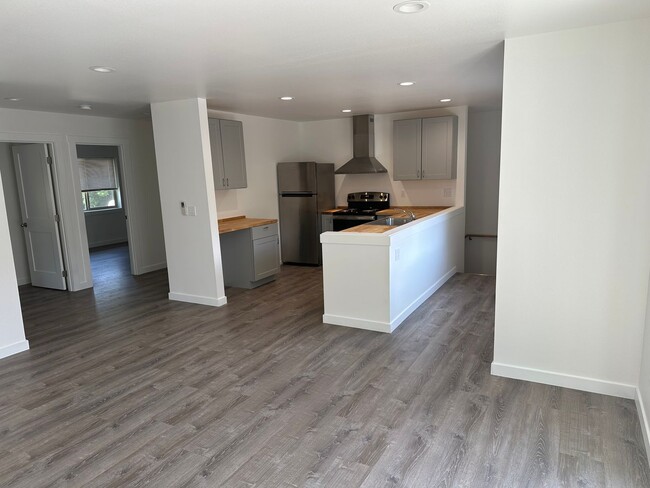 Building Photo - 3 bedroom, 2.5 bath in Downtown Ferndale