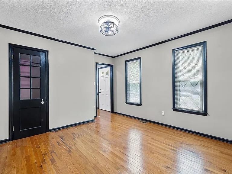 Building Photo - 1954 Celia Crescent