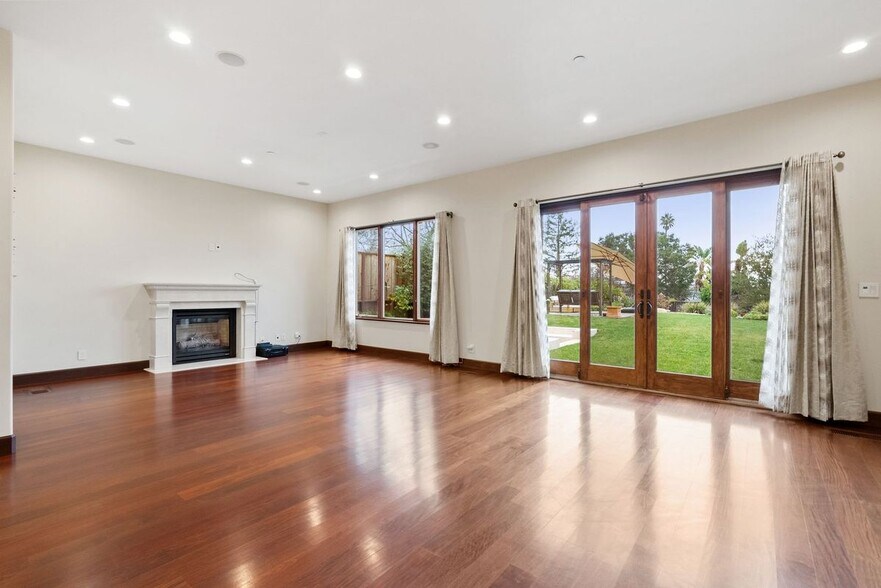 Building Photo - 512 Lakeview Way