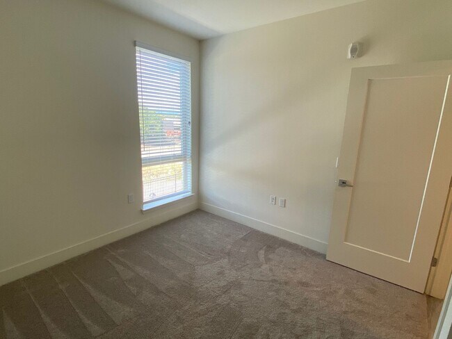 Building Photo - Recently Built and Immaculate 3 Bedroom 2.5 Bathroom Condo in Milpitas