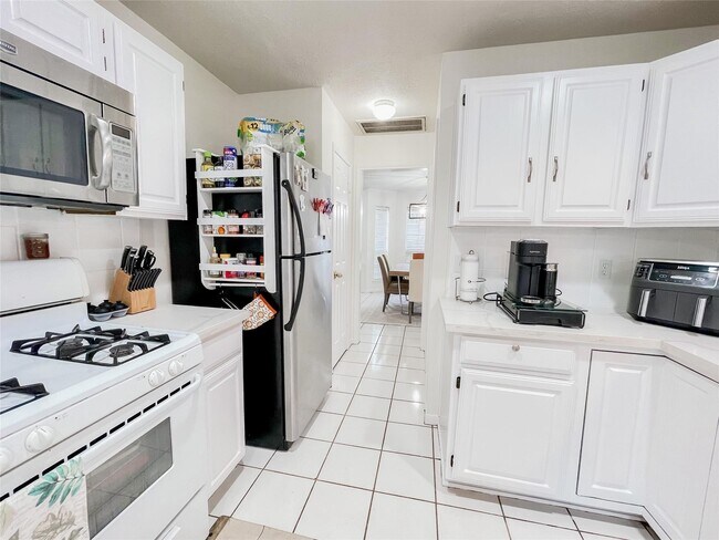 Building Photo - 1414 New Cedars Dr