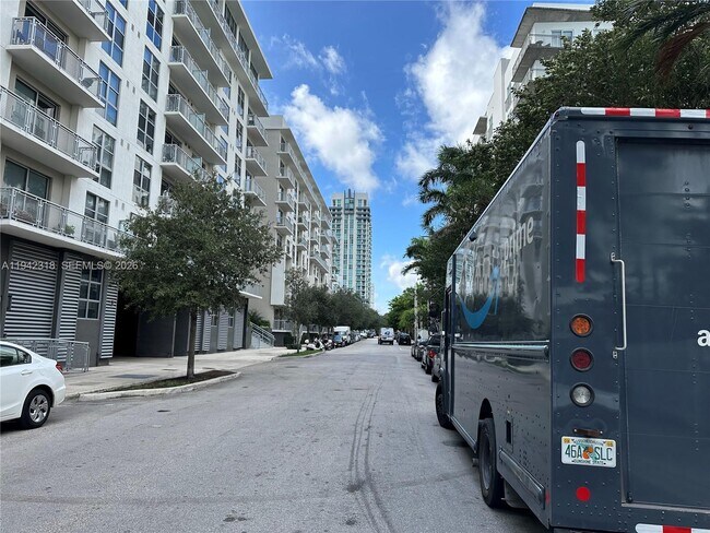 Building Photo - 471 NE 25th St