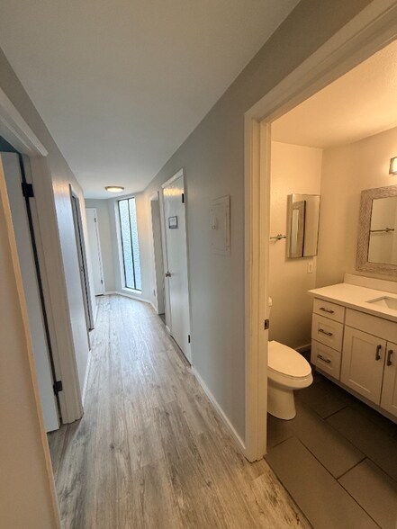 Building Photo - 2117 Dexter Ave N