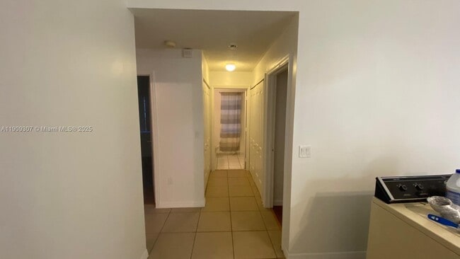 Building Photo - 21240 NE 9th Ct