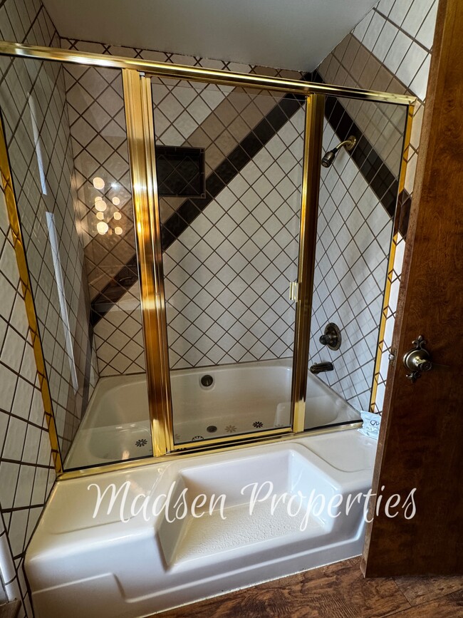 Building Photo - 6367 Woodman Dr