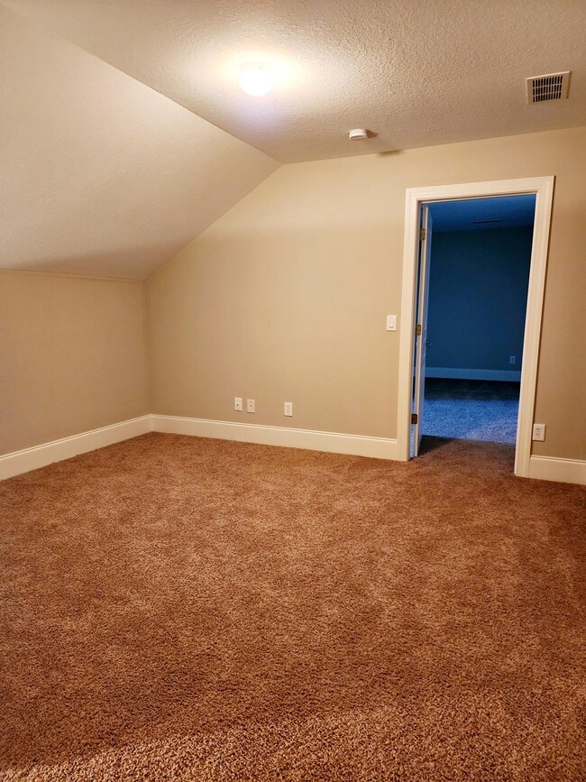 Building Photo - 1141 Silverton Dr