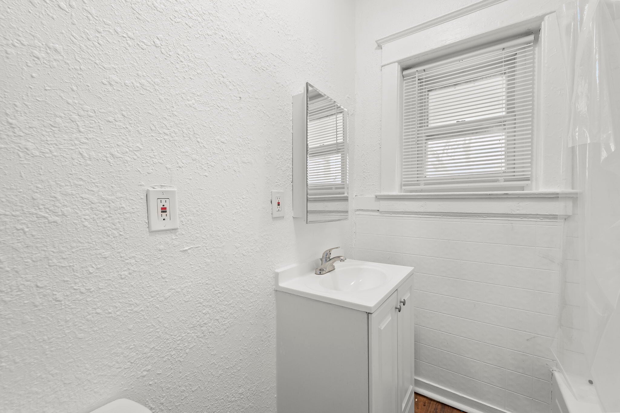 Building Photo - 2207 E 24th Ter