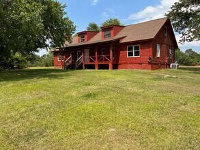 Building Photo - Spacious Log Cabin with Bonus Room. Country Living!
