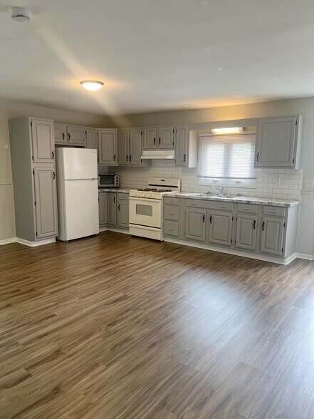 Building Photo - 507 S Bay Rd