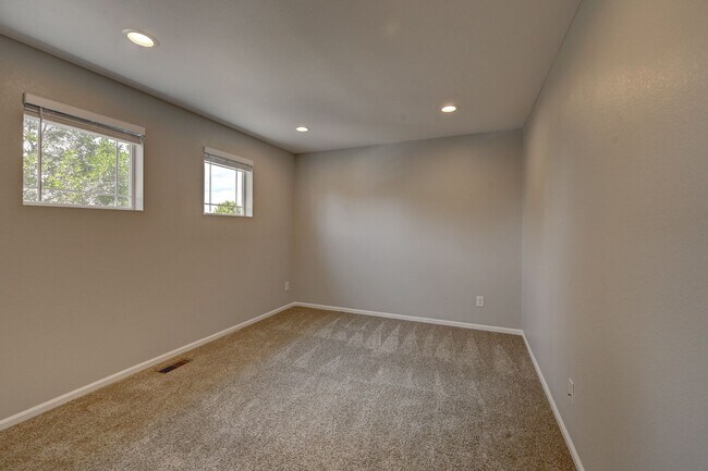 Building Photo - 5 bedroom, 4 bath home with 2 car attached garage