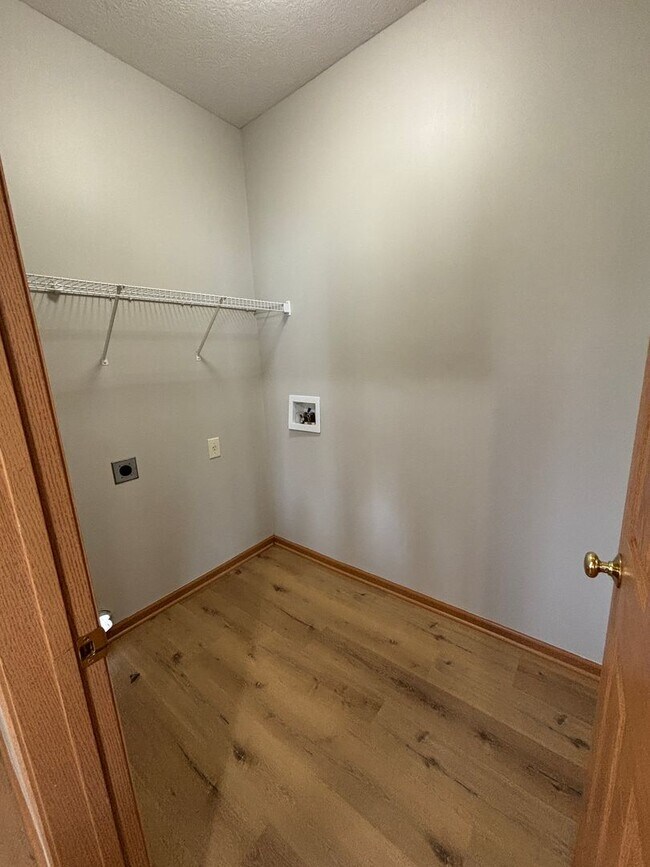 Building Photo - 4 Bedroom, 2.5 Bathroom House in Sycamore Creek Pickerington