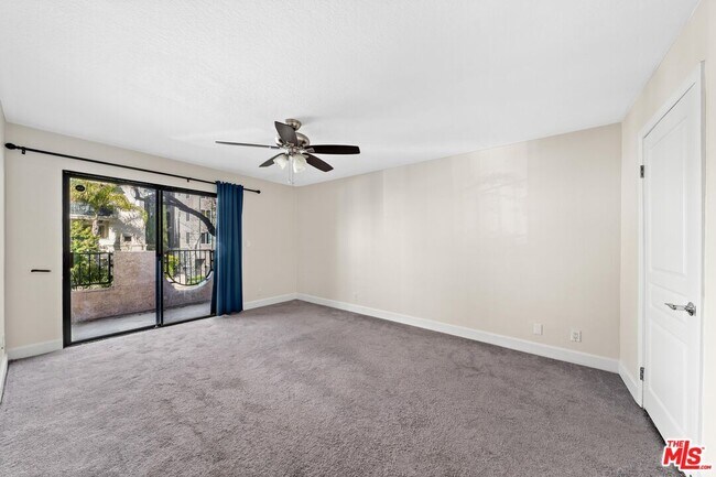 Building Photo - 1633 S Bentley Ave