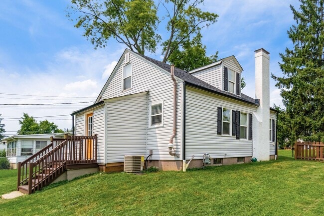 Building Photo - 5432 Sharon Park Ave