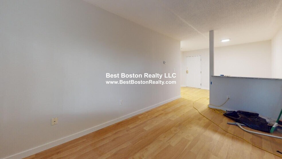 Building Photo - 19 Central St