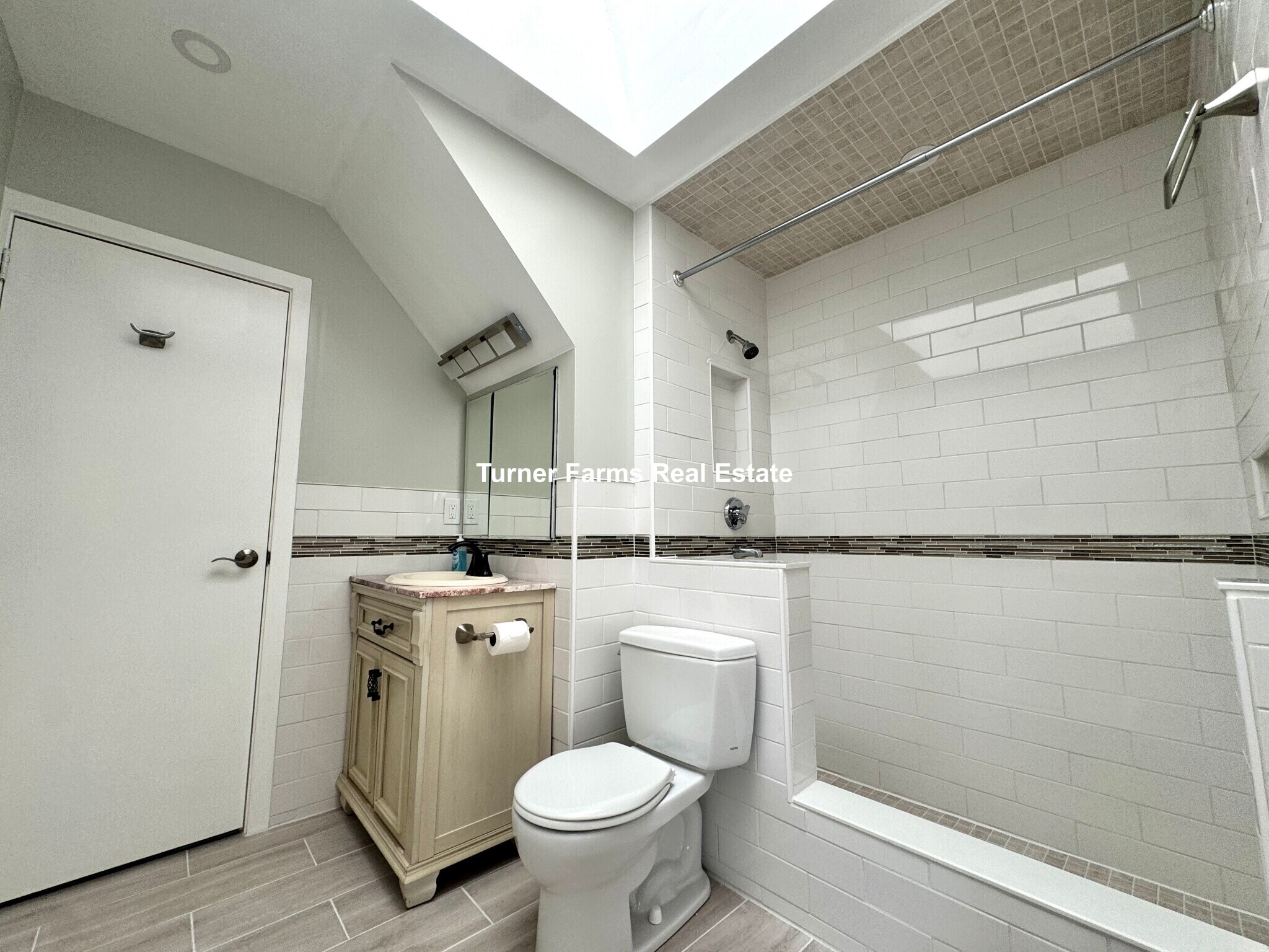 Building Photo - 62 Upland Rd