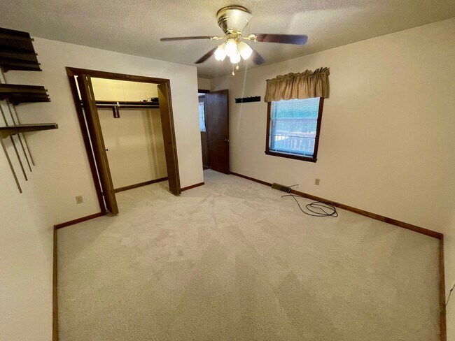 Building Photo - Unique 4 Bedroom Home on Dead-End Road w/ 6 Acres