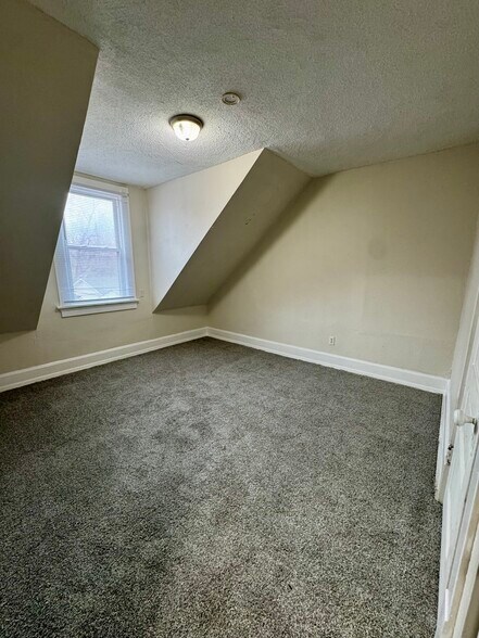 Building Photo - 1045 12th St