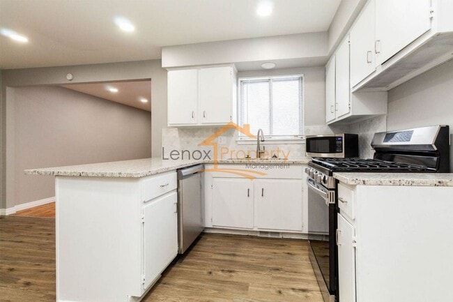 Building Photo - Beautiful Ranch In Plymouth 1 MONTH FREE RENT!!