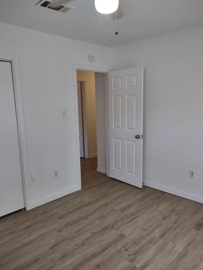Building Photo - 2814 Teasley Dr