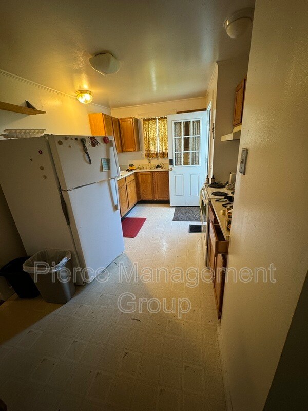 Building Photo - 26 Elm St