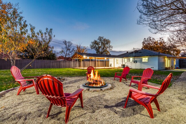 Building Photo - 2817 Crest Ridge Dr