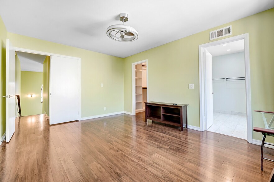 Building Photo - 2971 Plaza del Amo