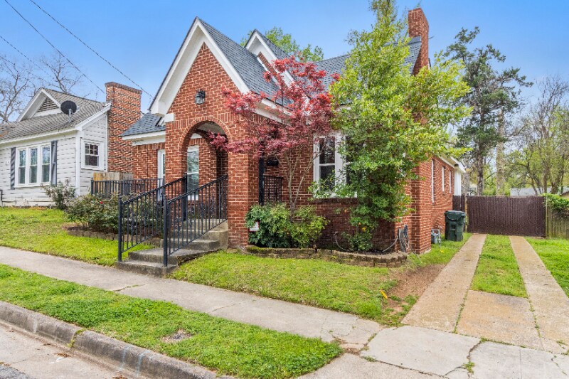 Building Photo - 315 E 1st St