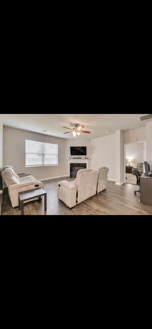 Building Photo - Cozy 4bedroom Home