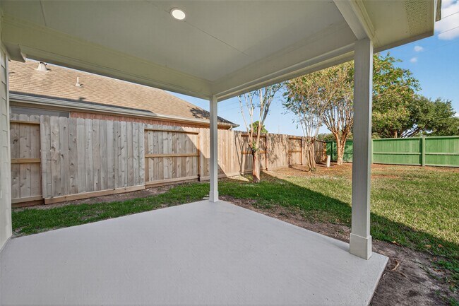 Building Photo - 17422 Bending Post Dr