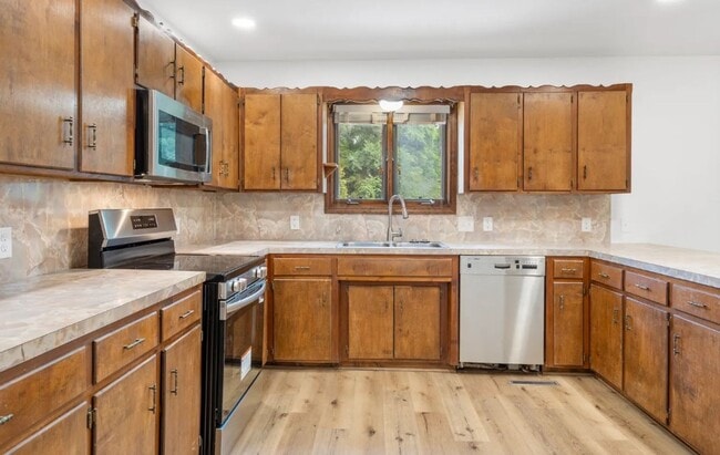 Building Photo - Lake House Rental