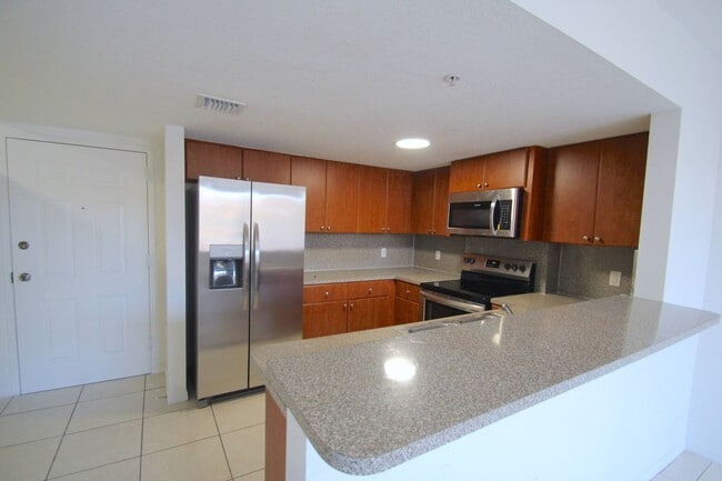 Building Photo - Modern 1-Bedroom 1-Bathroom with a den, centrally located in Miami