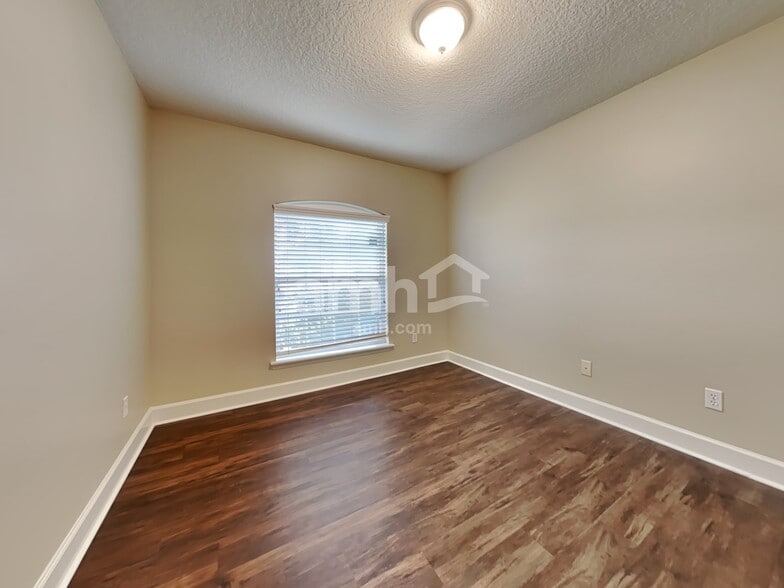 Building Photo - 6651 Chester Park Dr