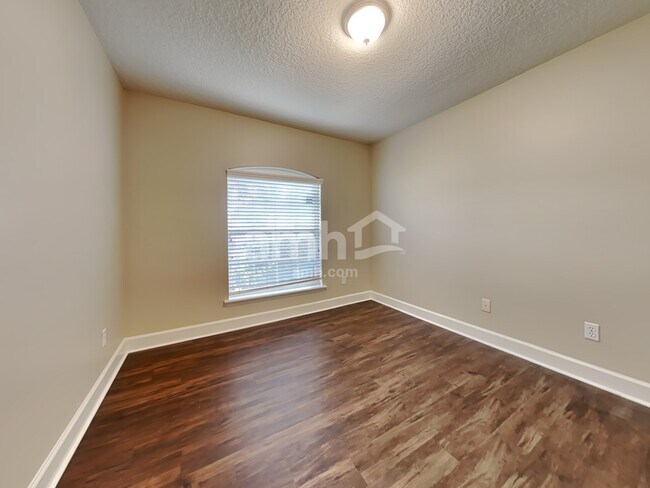 Building Photo - 6651 Chester Park Dr