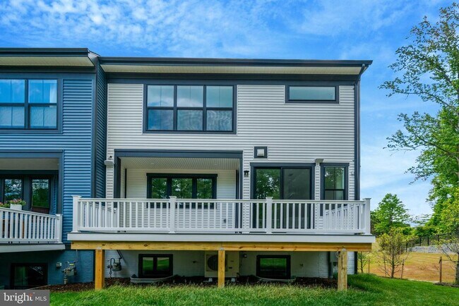 Building Photo - 9418 Dandelion Dr