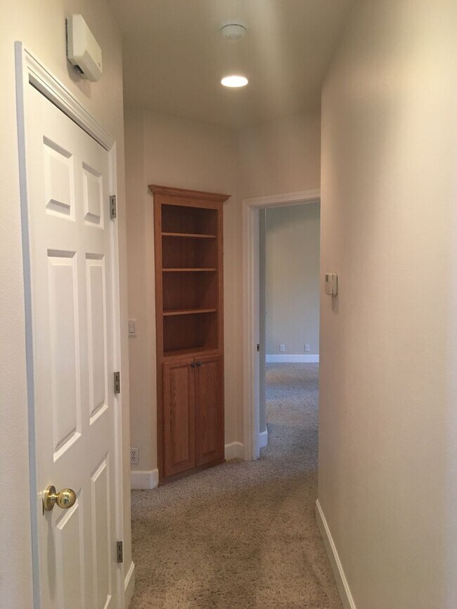 Building Photo - 2057 Berwin Ln