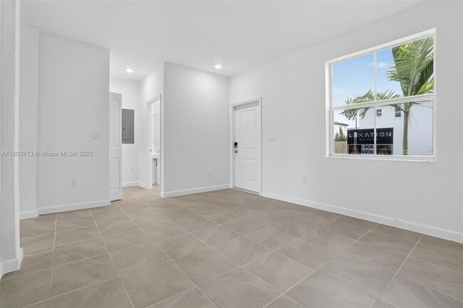 Building Photo - 2748 SE 26th Ave