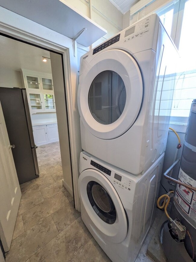 Building Photo - 1119Dol