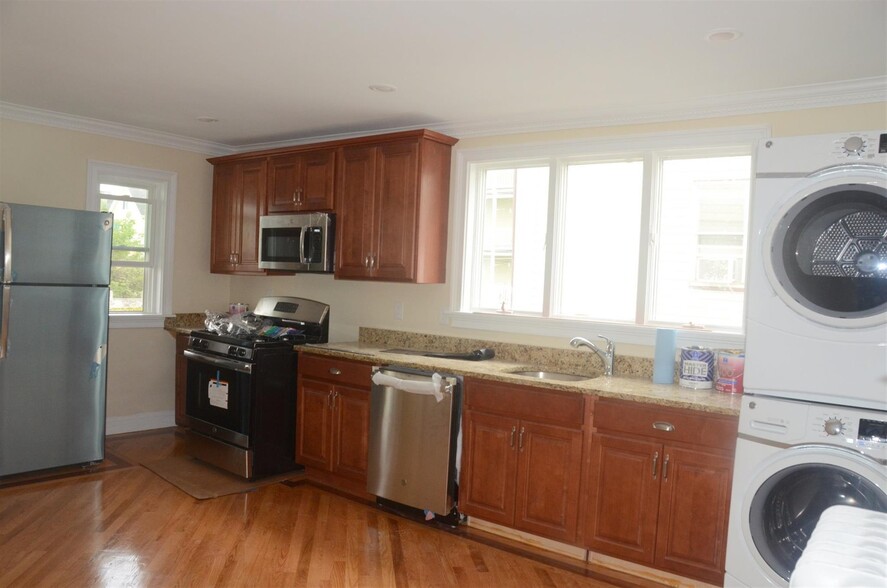 Primary Photo - 37 Edgar Ave